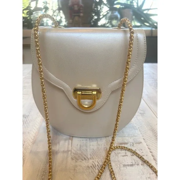 A vintage Frenchy of California cream leather shoulder bag with gold chain. - Picture 2 of 10